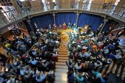 Его Святейшество Далай-лама беседует со студентами Принстонского университета о служении в Зеленой библиотеке ректора. 28 октября 2014 г. Нью-Джерси, США. Фото: Сонам Зоксанг