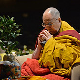 В Нью-Йорке Далай-лама даровал учения по сочинению Нагарждуны «Комментарий к бодхичитте» и посвящение Авалокитешвары