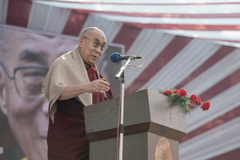 Далай-лама побеседовал со школьниками об общечеловеческих ценностях