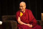 Его Святейшество Далай-лама на 2-м Международном симпозиуме по изучению созерцательных практик, организованном институтом "Ум и жизнь". Бостон, штат Массачусетс, США. 31 октября 2014 г. Фото: Jurek Schreiner