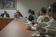 Его Святейшество Далай-лама на встрече с преподавателями университета им. Джавахарлала Неру. Дели, Индия. 20 ноября 2014 г. Фото: Тензин Чойджор (офис ЕСДЛ)