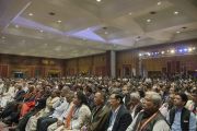 Более 1800 делегатов из 50 стран слушают выступление Его Святейшества Далай-ламы на открытии 1-го Всемирного индуистского конгресса. Дели, Индия. 21 ноября 2014 г. Фото: Тензин Чойджор (офис ЕСДЛ)