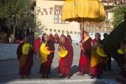 В тантрическом университете Гьюто монахи ожидают прибытия Его Святейшества Далай-ламы. Сидхбари, штат Химачал-Прадеш, Индия. 29 ноября 2014 г. Фото: Тензин Чойджор (офис ЕСДЛ)