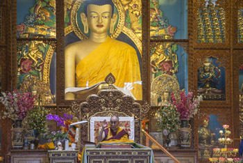 Далай-лама принял участие в конференции в тантрическом университете Гьюто