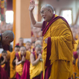 Прямая трансляция. Учения Его Святейшества Далай-ламы по 18 коренным текстам и комментариям традиции Ламрим