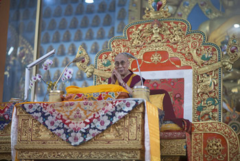 В монастыре Ганден Джангце прошел второй день учений Далай-ламы по ламриму