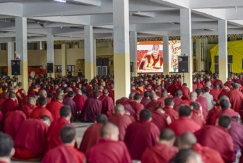 В монастыре Ганден Джангце прошел второй день учений Далай-ламы по ламриму