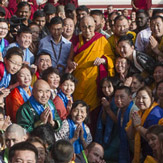 В начале третьего дня учений на юге Индии Далай-лама торжественно открыл общежитие для монгольских монахов и новый затворный центр Ело Ринпоче