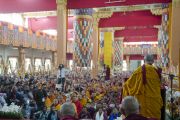 Его Святейшество Далай-лама выступает на церемонии, посвященной 55-летию со дня первых учений, дарованных им в изгнании в Таванге. Мундгод, Индия. 26 декабря 2014 г. Фото: Тензин Чойджор (офис ЕСДЛ)