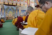 Вид на зал монастыря Ганден Джангце, где проходят учения Его Святейшества Далай-ламы. Мундгод, Индия. 26 декабря 2014 г. Фото: Тензин Чойджор (офис ЕСДЛ)