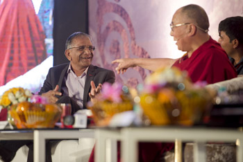 Хроника событий. Первый день нового года Далай-лама провел в Гуджарате