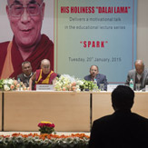 Далай-лама встретился в Дели с врачами и персоналом больницы им. Рамманохара Лохии
