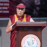 Далай-лама прочел лекцию о сострадании в университетском колледже «Калинди» в Дели