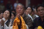 На встрече Его Святейшества Далай-ламы с тибетцами, живущими и работающими в штате Гуджарат. Сурат, штат Гуджарат, Индия. 1 января 2015 г. Фото: Тензин Чойджор (офис ЕСДЛ)