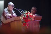 Его Святейшество Далай-лама читает лекцию в Университете президентства. Калькутта, штат Западная Бенгалия, Индия. 13 января 2015 г. Фото: Тензин Чойджор (офис ЕСДЛ)
