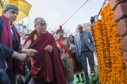 Его Святейшество Далай-лама и вице-ректор делийского университета Динеш Сингх торжественно открывают новую аудиторию в женском колледже Калинди. Нью-Дели, Индия. 28 января 2015 г. Фото: Тензин Чойджор (офис ЕСДЛ)