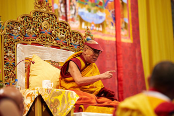 Далай-лама начал учения в Базеле по сочинению Нагарджуны «Толкование бодхичитты»
