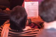 Слушатели следят за комментариями Его Святейшества Далай-ламы по тексту «Дхаммапады», переведенному на хинди. Санкиса, штат Уттар-Прадеш, Индия. 31 января 2015 г. Фото: Тензин Чойджор (офис ЕСДЛ)