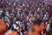 Слушатели во время учений Его Святейшества Далай-ламы в Молодежном буддийском обществе. Санкиса, штат Уттар-Прадеш, Индия. 31 января 2015 г. Фото: Тензин Чойджор (офис ЕСДЛ)