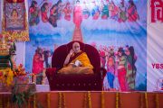 Его Святейшество Далай-лама дарует учения по "Дхаммападе" в Молодежном буддийском обществе. Санкиса, штат Уттар-Прадеш, Индия. 1 февраля 2015 г. Фото: Тензин Чойджор (офис ЕСДЛ)