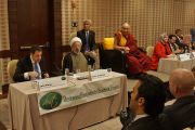 Его Святейшество Далай-лама принимает участие во встрече с представителями мусульманского сообщества Соединенных Штатов, озаглавленной "Служение в действии". Вашингтон, округ Колумбия, США. 3 февраля 2015 г. Фото: Джереми Рассел (офис ЕСДЛ)