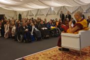 Его Святейшество Далай-лама встречается с пожилыми тибетцами, живущими в Швейцарии, после окончания учений. Базель, Швейцария. 7 февраля 2015 г. Фото: Джереми Рассел (офис ЕСДЛ).