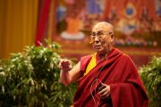 Его Святейшество Далай-лама читает лекцию "Светская этика в современном мире". Базель, Швейцария. 8 февраля 2015 г. Фото: Оливье Адам.