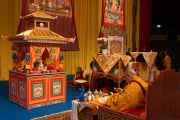 Его Святейшество Далай-лама проводит подготовительные ритуалы перед посвящением Авалокитешвары. Базель, Швейцария. 8 февраля 2015 г. Фото: Джереми Рассел (офис ЕСДЛ).