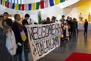 Участники международного студенческого фестиваля в Тронхейме (ISFiT) ожидают прибытия Его Святейшества Далай-ламы в конференц-центр Кларион. Тронхейм, Норвегия. 9 февраля 2015 г. Фото: foto.samfundet.no.