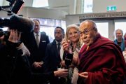 Его Святейшество Далай-лама дает короткое интервью в лобби гостиницы. Копенгаген, Дания. 10 февраля 2015 г. Фото: Ларс Юст.