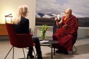 Его Святейшество Далай-лама дает интервью Мете Хибель с телеканала DR1. Дания, Копенгаген. 11 февраля 2015 г. Фото: Оливье Адам.