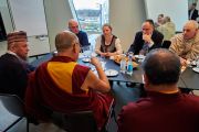 Его Святейшество Далай-лама на встрече с датскими религиозными лидерами. Дания, Копенгаген. 11 февраля 2015 г. Фото: Оливье Адам.