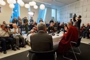 Его Святейшество Далай-лама отвечает на вопросы журналистов во время пресс-конференции. Дания, Копенгаген. 11 февраля 2015 г. Фото: Оливье Адам.