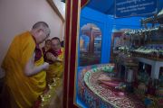 Его Святейшество Далай-лама в зале мандал в монастыре Палпунг Шераблинг. Верхний Бхатту, штат Химачал-Прадеш, Индия. 11 марта 2015 г. Фото: Тензин Чойджор (офис ЕСДЛ)