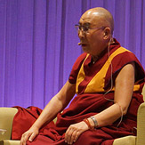 В Саппоро Далай-лама прочел публичную лекцию о всеобщей ответственности