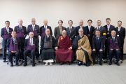Его Святейшество Далай-лама с преподавателями и сотрудниками университета Аичи Гакуен. Нагоя, Япония. 7 апреля 2015 г. Фото: Тензин Джигме