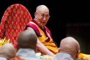 Утренняя сессия первого дня двухдневных учений Его Святейшества Далай-ламы в университете Шова. Токио, Япония. 12 апреля 2015 г. Фото: Тензин Джигме