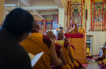 Далай-лама начал учения в тантрическом монастыре Гьюто