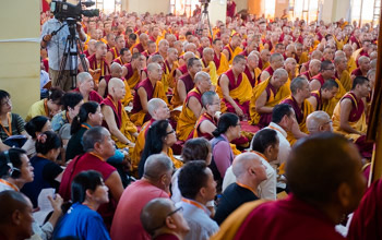 Далай-лама начал учения в тантрическом монастыре Гьюто