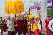 Его Святейшество Далай-ламу встречают в тантрическом монастыре-университете Гьюто. Сидбхари, Химачал-Прадеш, Индия. 10 мая 2015 г. Фото: Тензин Чойджор (офис ЕСДЛ)