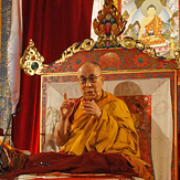 Второй день учений Далай-ламы в Леуре