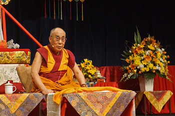 В Брисбене Далай-лама даровал учения и принял участие в межконфессиональном молебне в кафедральном соборе св. Стефана