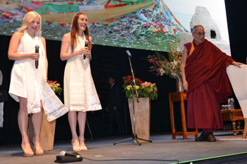 В Перте Далай-лама прочел публичную лекцию о мудрости даяния и принятия