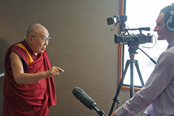Начался визит Далай-ламы в Великобританию