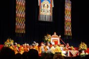 Вид на сцену брисбенского конференц-центра во время заключительной сессии учений Его Святейшества Далай-ламы. Брисбен, Квинсленд, Австралия. 12 июня 2015 г. Фото: Расти Стюарт