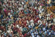На праздник в честь 80-летия Его Святейшества Далай-ламы в главном тибетском храме Дхарамсалы собрались тысячи людей. Дхарамсала, Индия. 21 июня 2015 г. Фото: Тензин Чойджор (офис ЕСДЛ)
