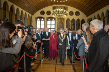 Далай-лама встретился с мэром Франкфурта и посетил праздник, устроенный тибетской общиной Германии в честь его 80-летия