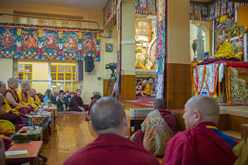 Одиннадцать организаций поднесли Далай-ламе молебен о долголетии в Дхарамсале
