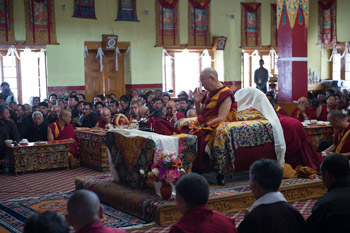 Далай-лама посетил храм Джоканг и школу Джамьянг в Ле