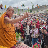 Далай-лама посетил храм Джоканг и школу Джамьянг в Ле